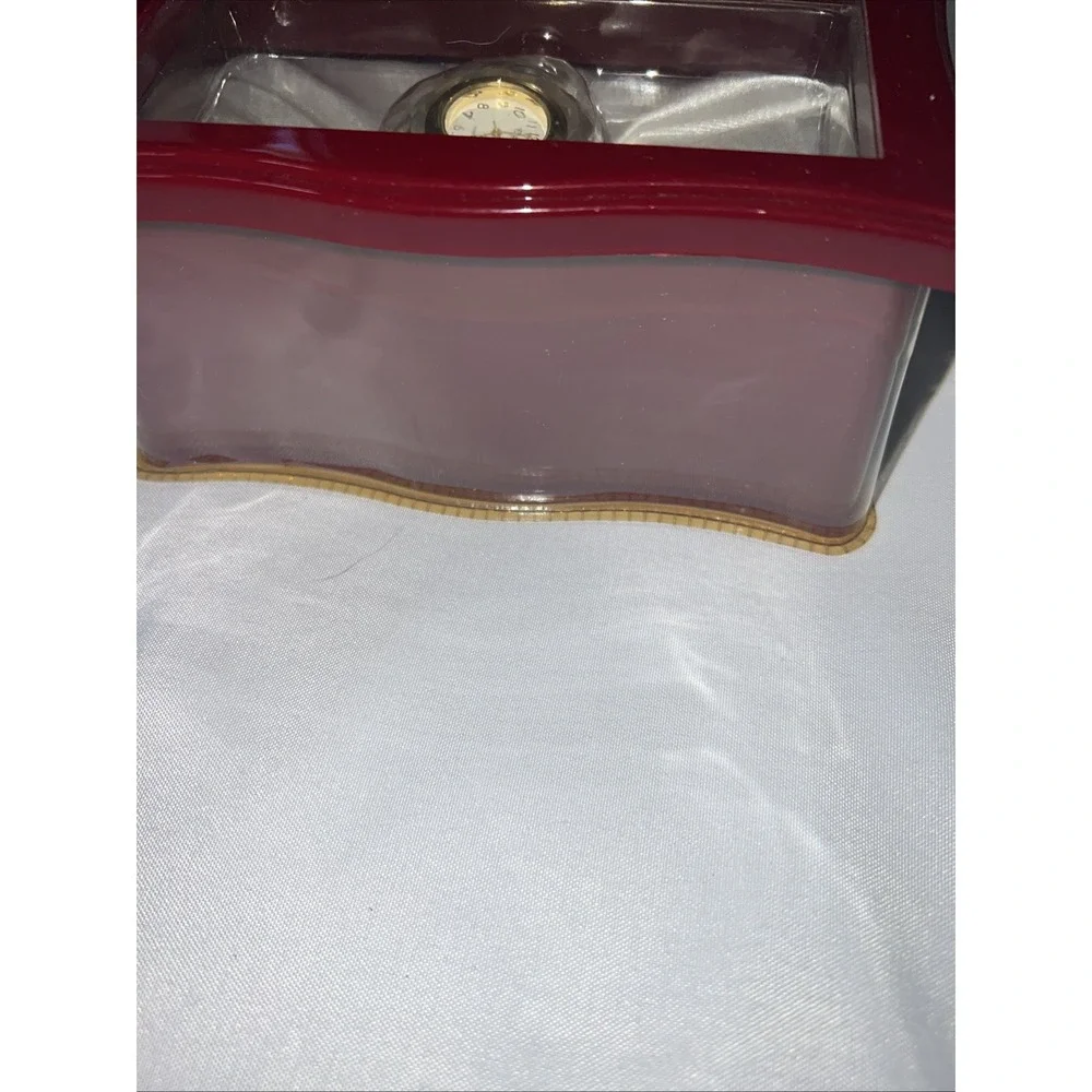 Vintage Crystal/Gold Apple Shaped Figurine Quartz Clock. Not Tested/Need Battery